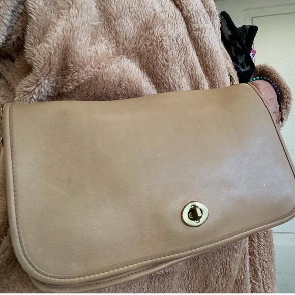 Live Show Notification Coach and more - Picture 2 of 10